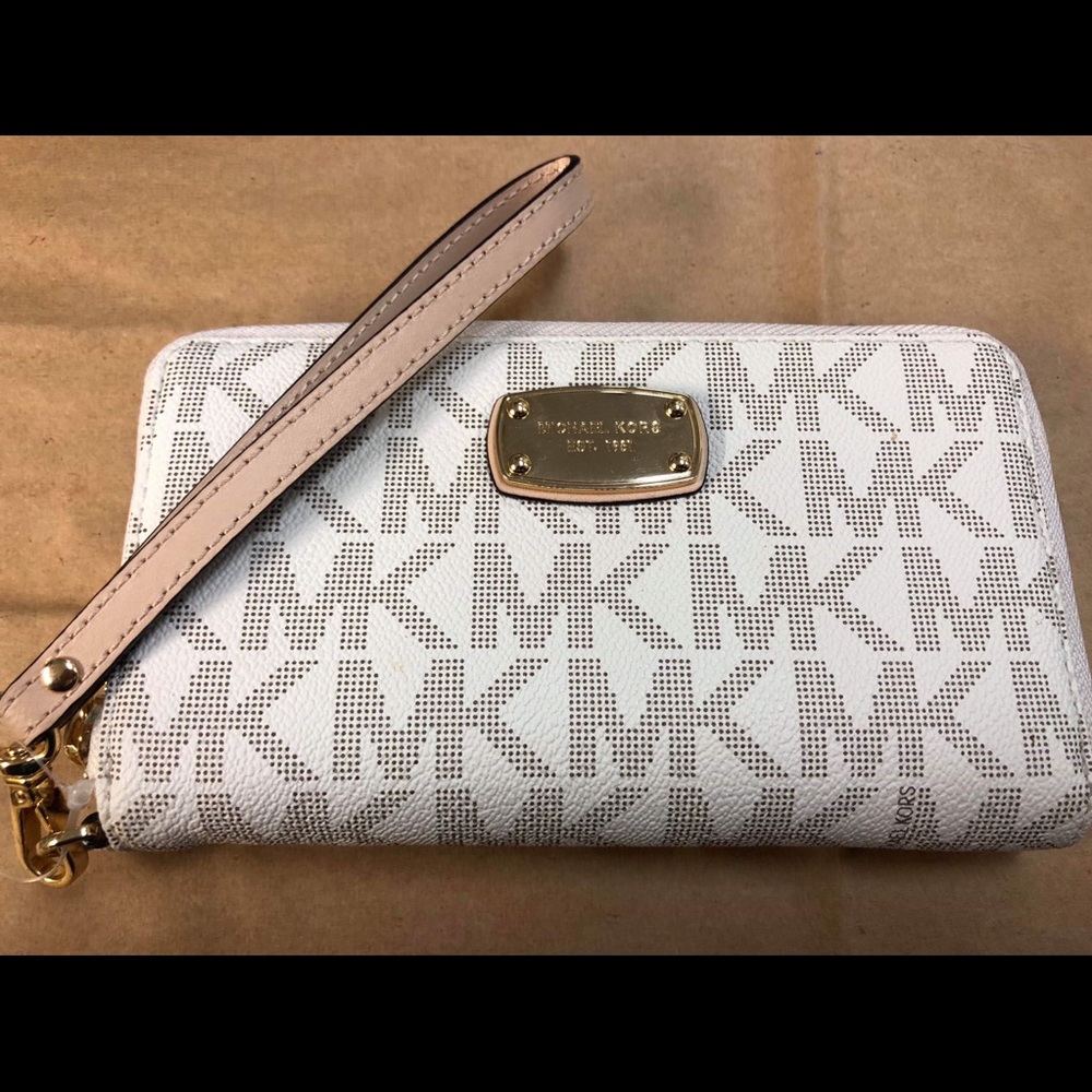 Michael kors wristlet